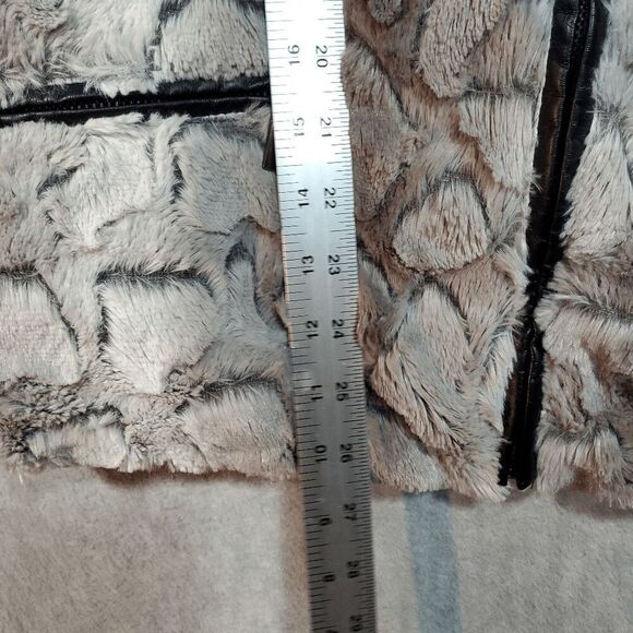 Yoki Faux Fur Vest in Gray and White - Picture 4 of 9
